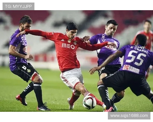 本菲卡与曼联实力对比分析揭示两队在战术与球员方面的差异 本菲卡与曼联实力对比分析揭示两队在战术与球员方面的差异