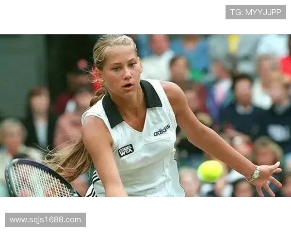 南京网球队的默契配合揭秘：网球巨献背后的团队精神与战术分析